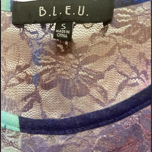 B.L.E.U. Multi Colored High-Low Top With Lace Size Small - Picture 2 of 5